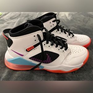 Nike Jordan Mars 270